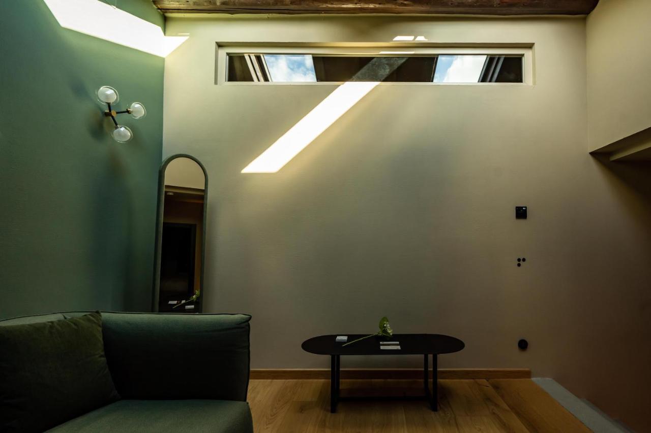 Moderna Carlambroeus Hotel