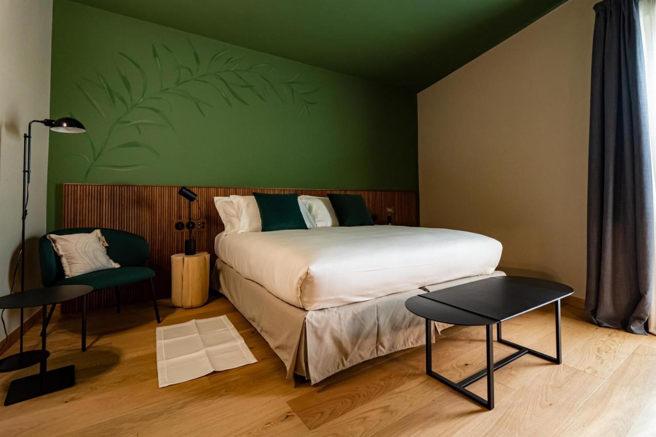 Moderna Carlambroeus Hotel *