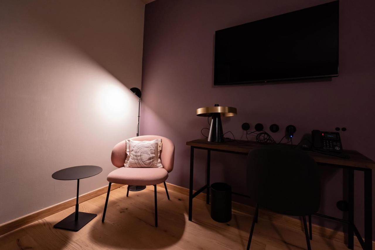 Moderna Carlambroeus Hotel *